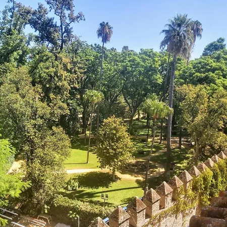 La Casa De San Fernando Con Vistas A Reales Alcazares * 세비야