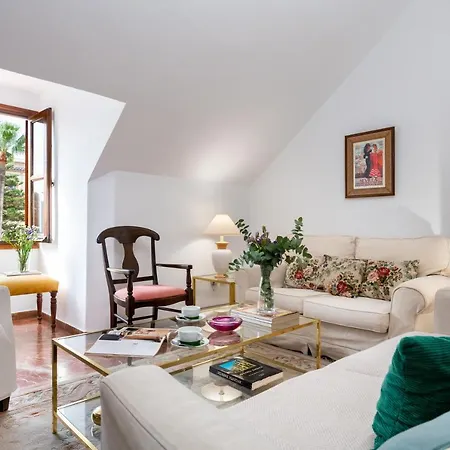 La Casa De San Fernando Con Vistas A Reales Alcazares * 세비야